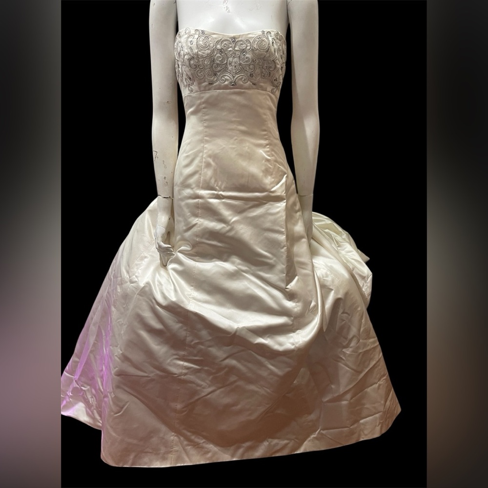 Reem Acra beautiful wedding gown
